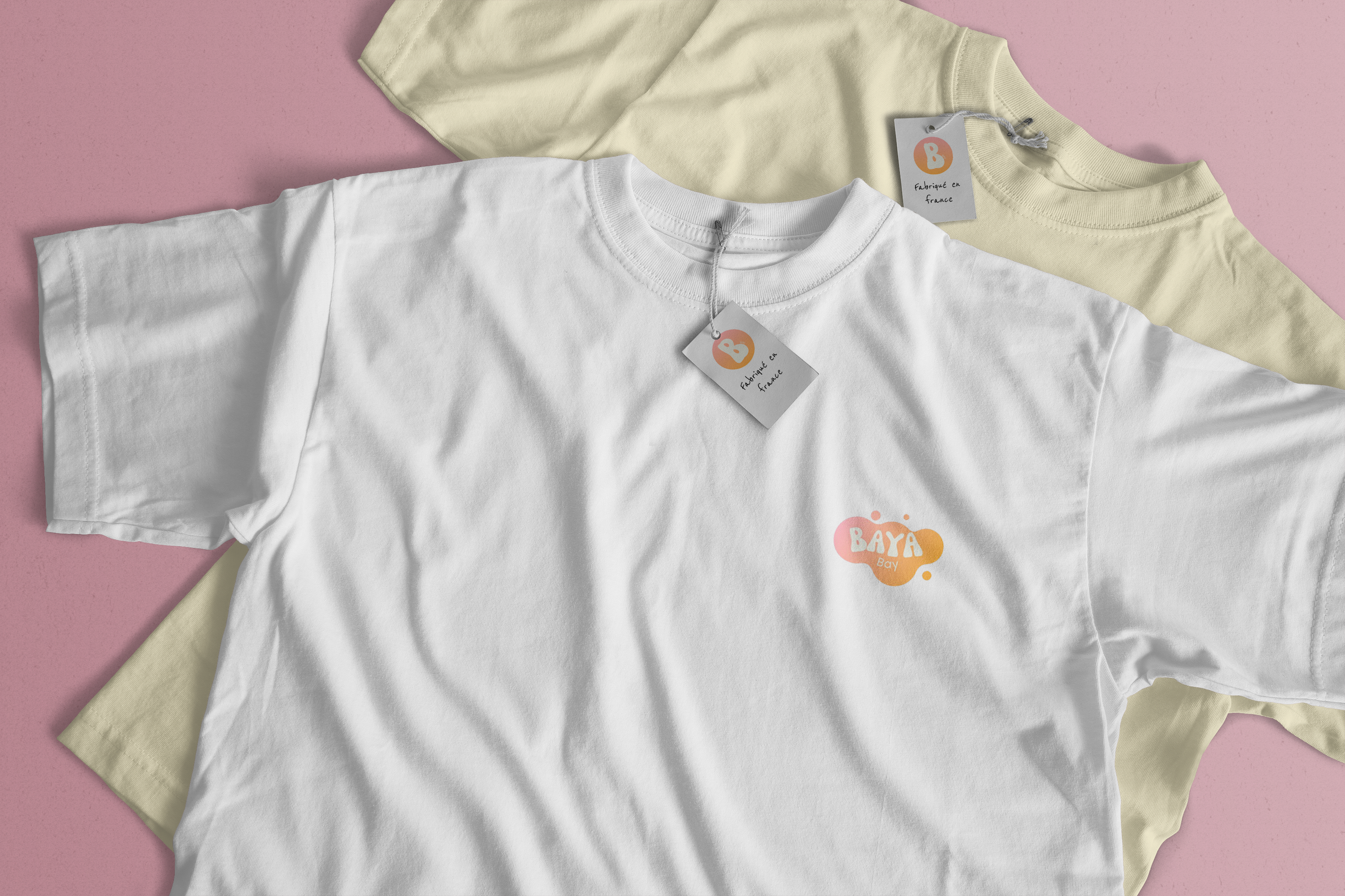 T shirt blanc et beige de la marque